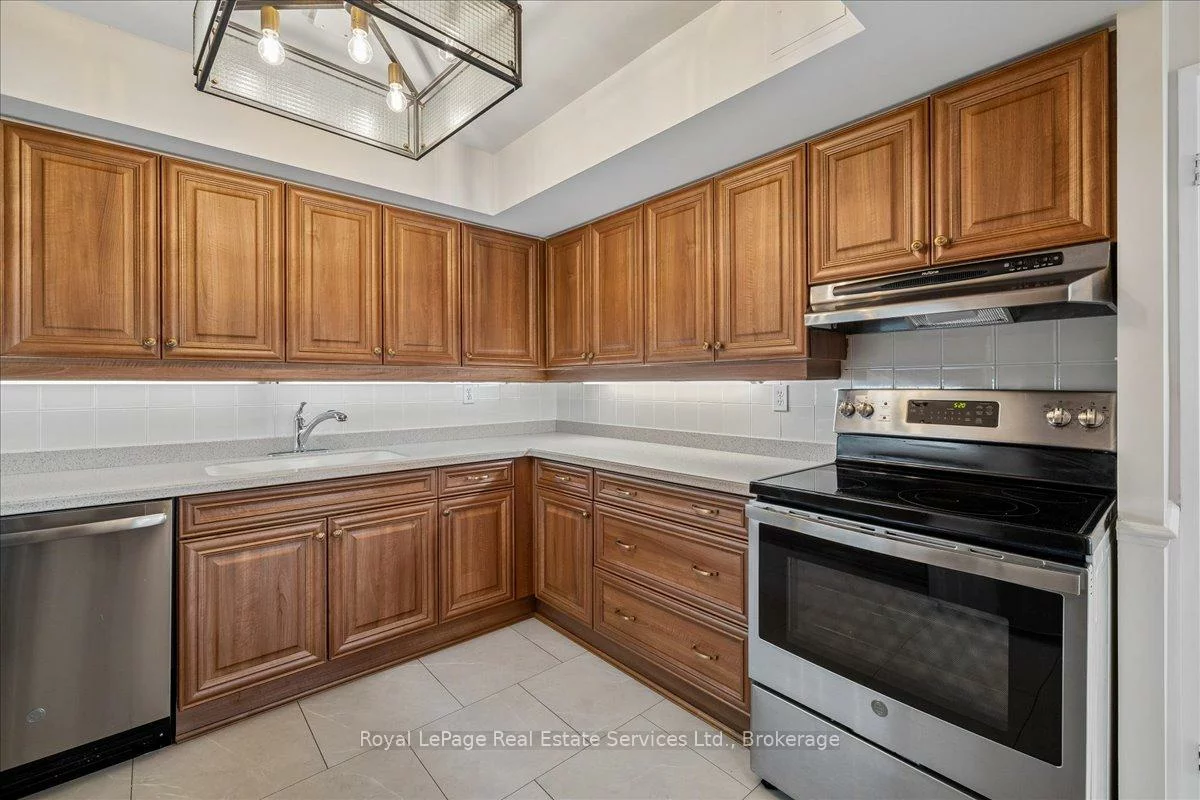 2170, Marine, 1001 - BR Bronte, Oakville