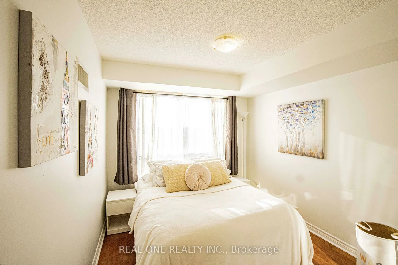 2379, Central Park, 1015 - RO River Oaks, Oakville