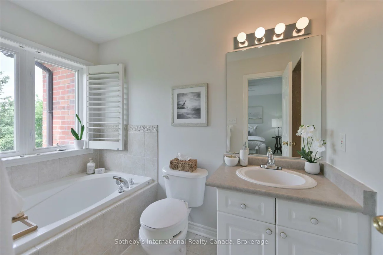 300, Ravineview, 1018 - WC Wedgewood Creek, Oakville