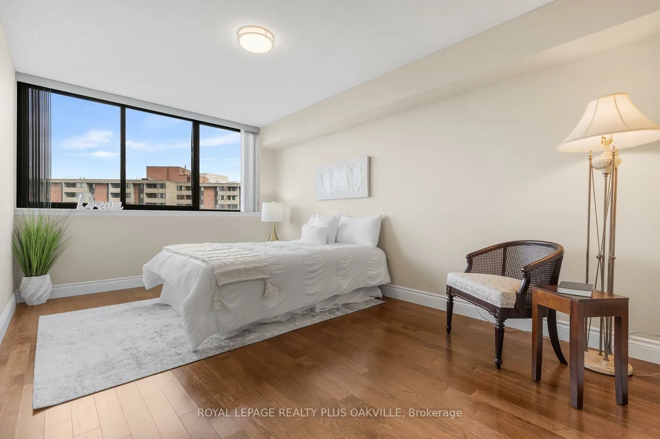 1240, Marlborough, 1003 - CP College Park, Oakville
