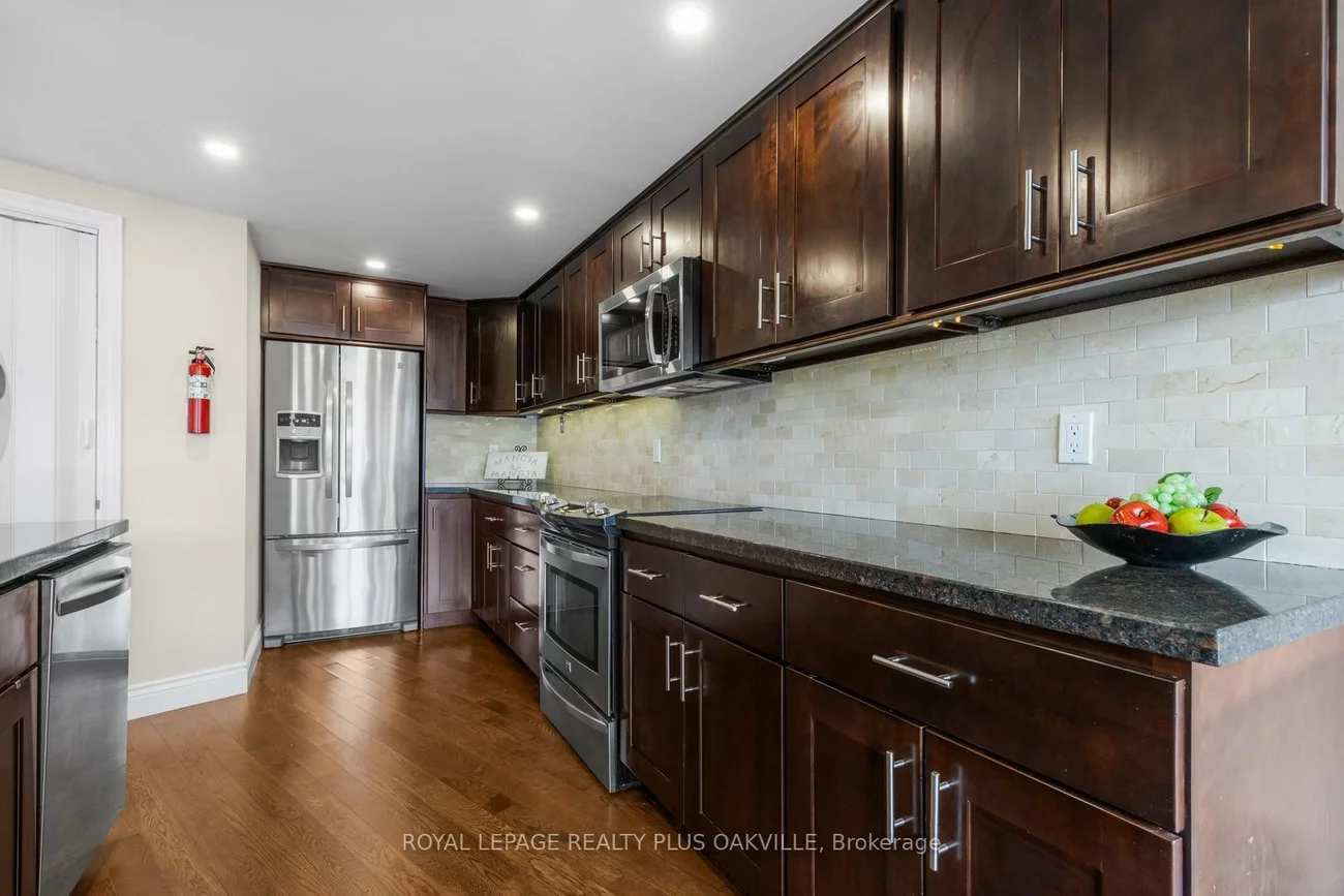 1240, Marlborough, 1003 - CP College Park, Oakville