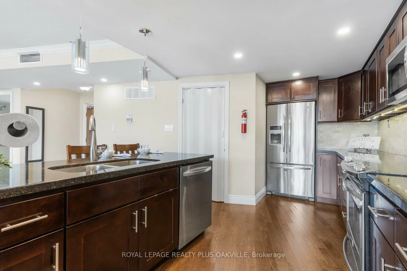 1240, Marlborough, 1003 - CP College Park, Oakville