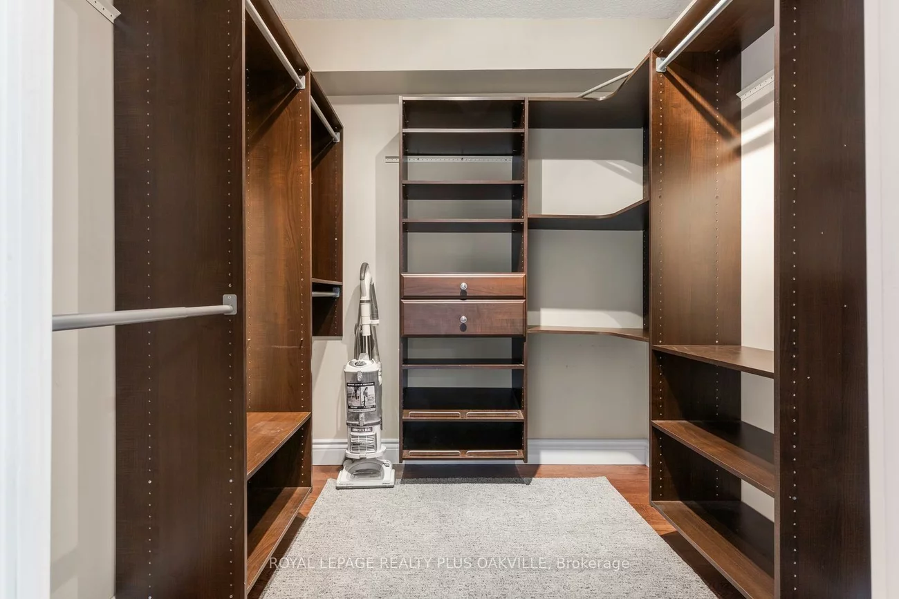 1240, Marlborough, 1003 - CP College Park, Oakville