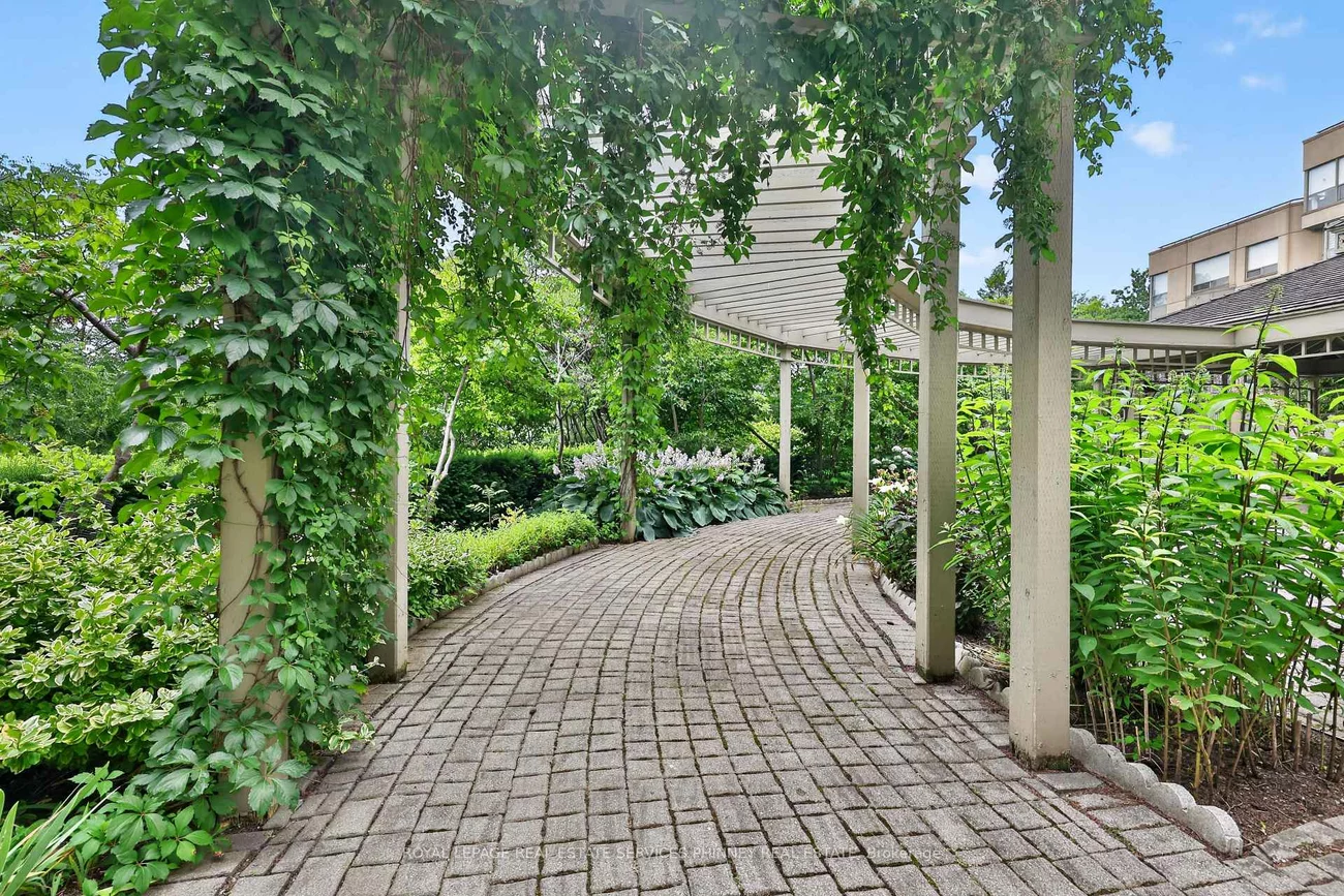 2511, Lakeshore, 1001 - BR Bronte, Oakville