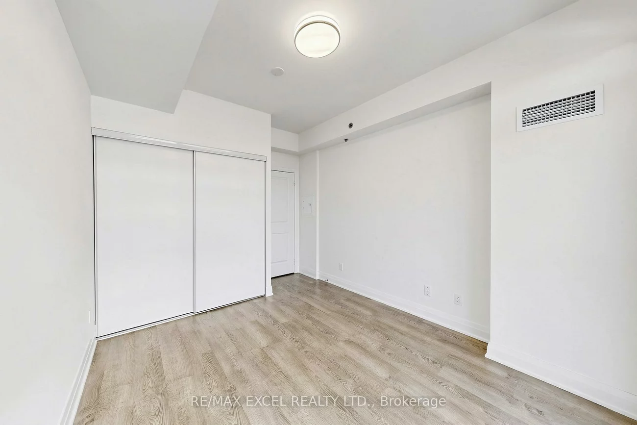 55, Speers, 1002 - CO Central, Oakville