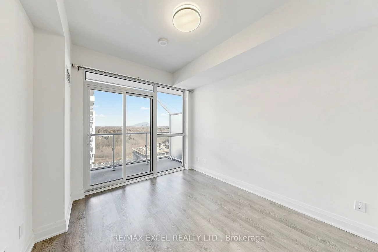 55, Speers, 1002 - CO Central, Oakville