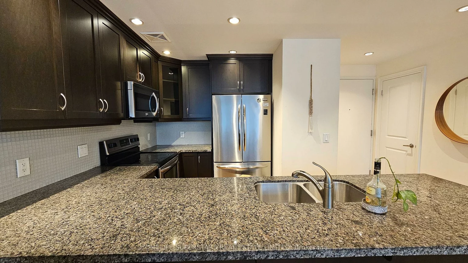 205, Lakeshore, 1002 - CO Central, Oakville