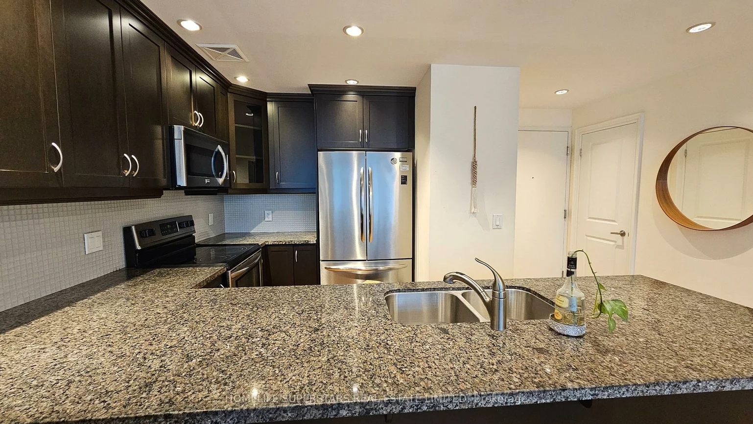 205, Lakeshore, 1002 - CO Central, Oakville