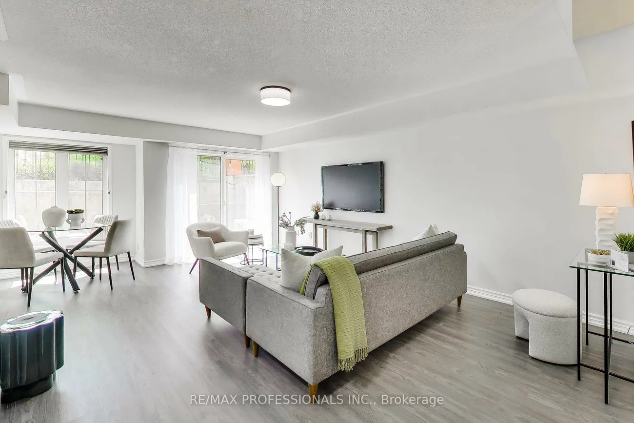 2460, Post, 1015 - RO River Oaks, Oakville