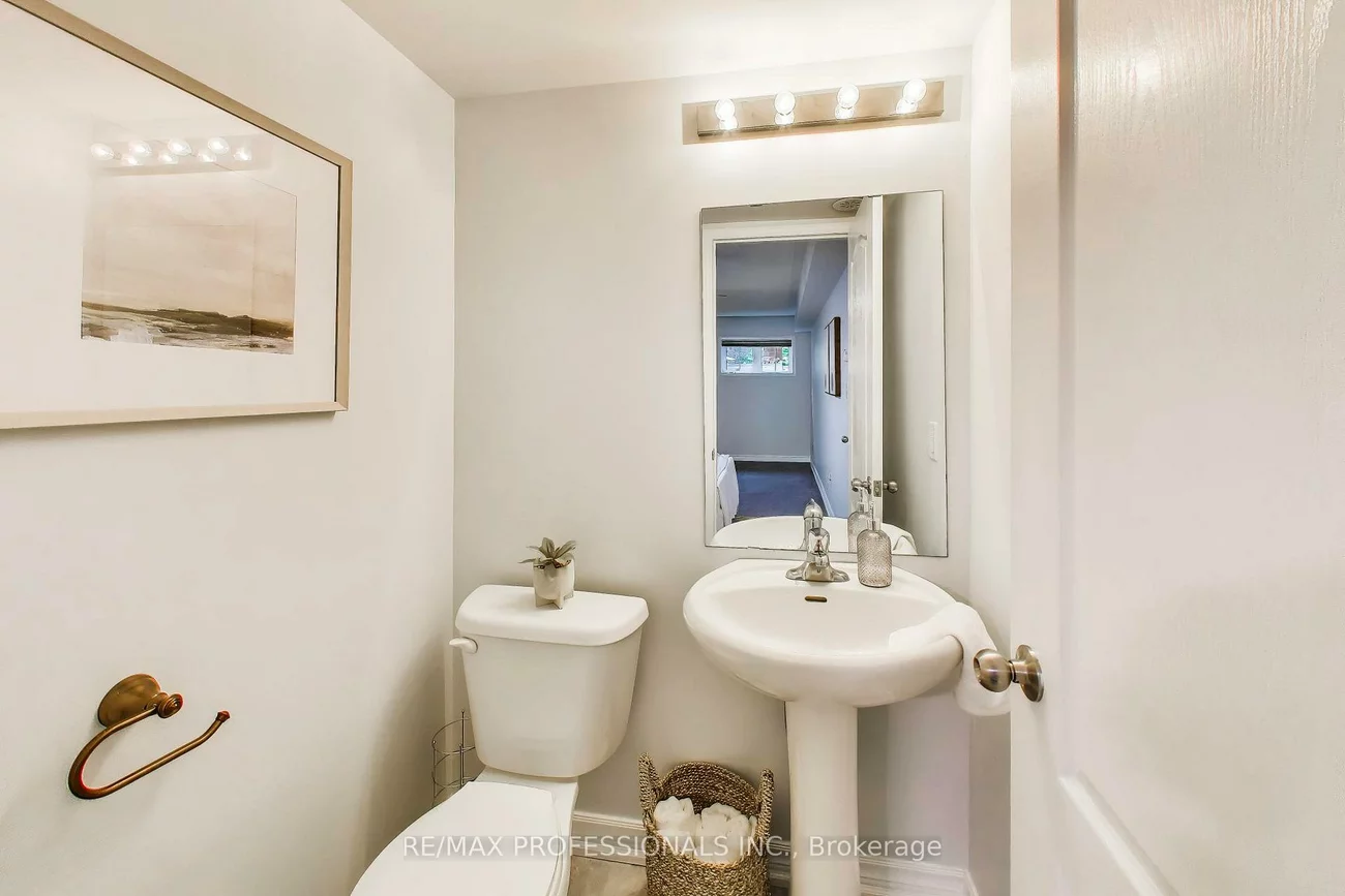 2460, Post, 1015 - RO River Oaks, Oakville