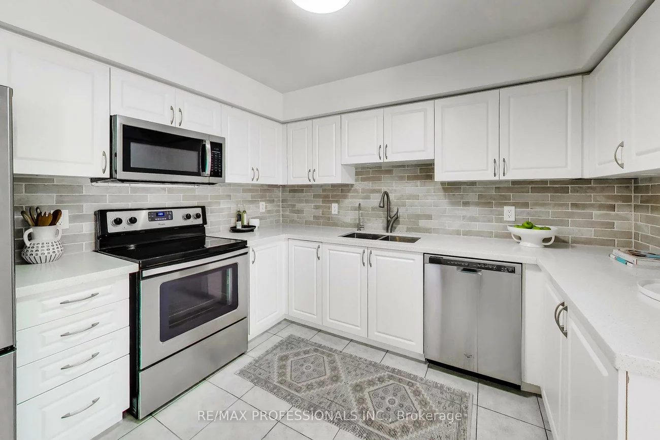 2460, Post, 1015 - RO River Oaks, Oakville