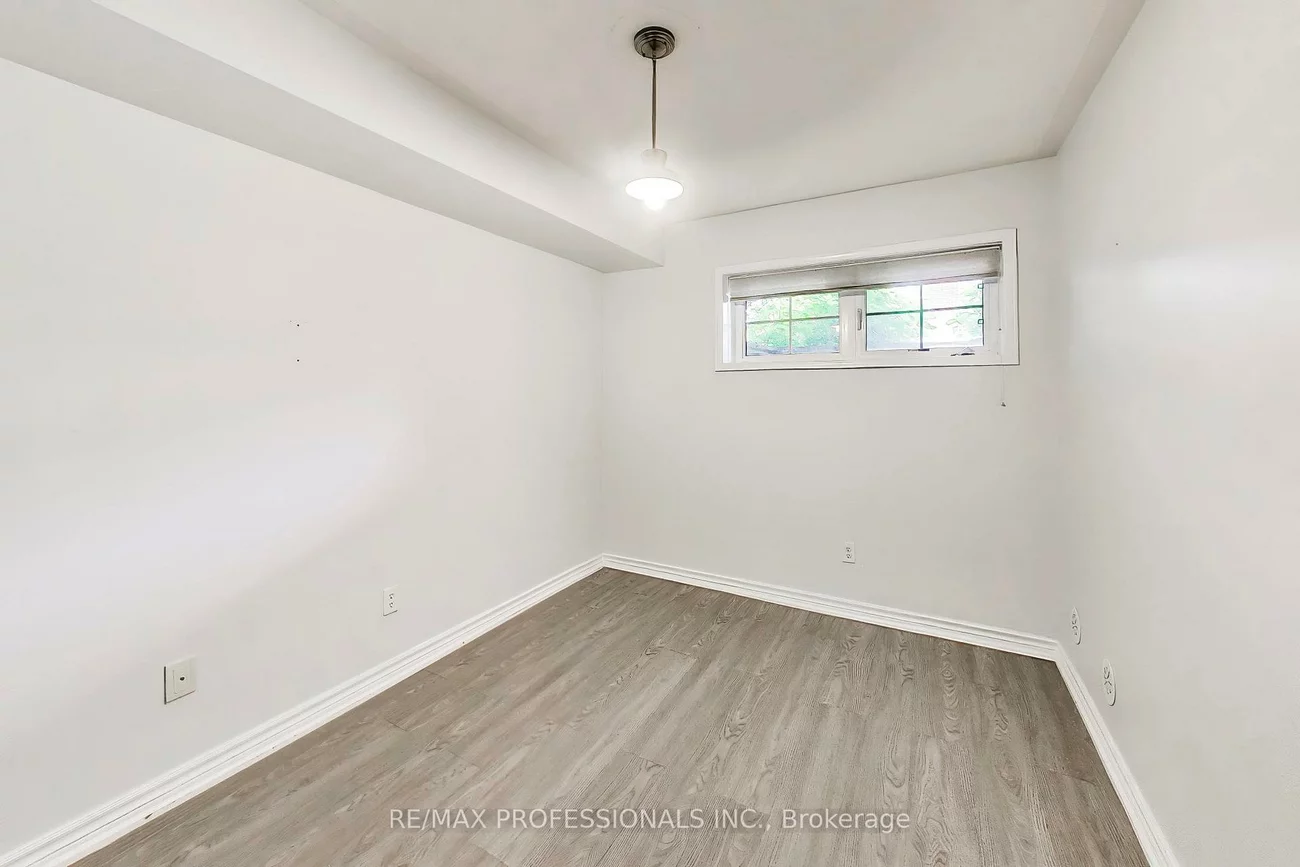 2460, Post, 1015 - RO River Oaks, Oakville