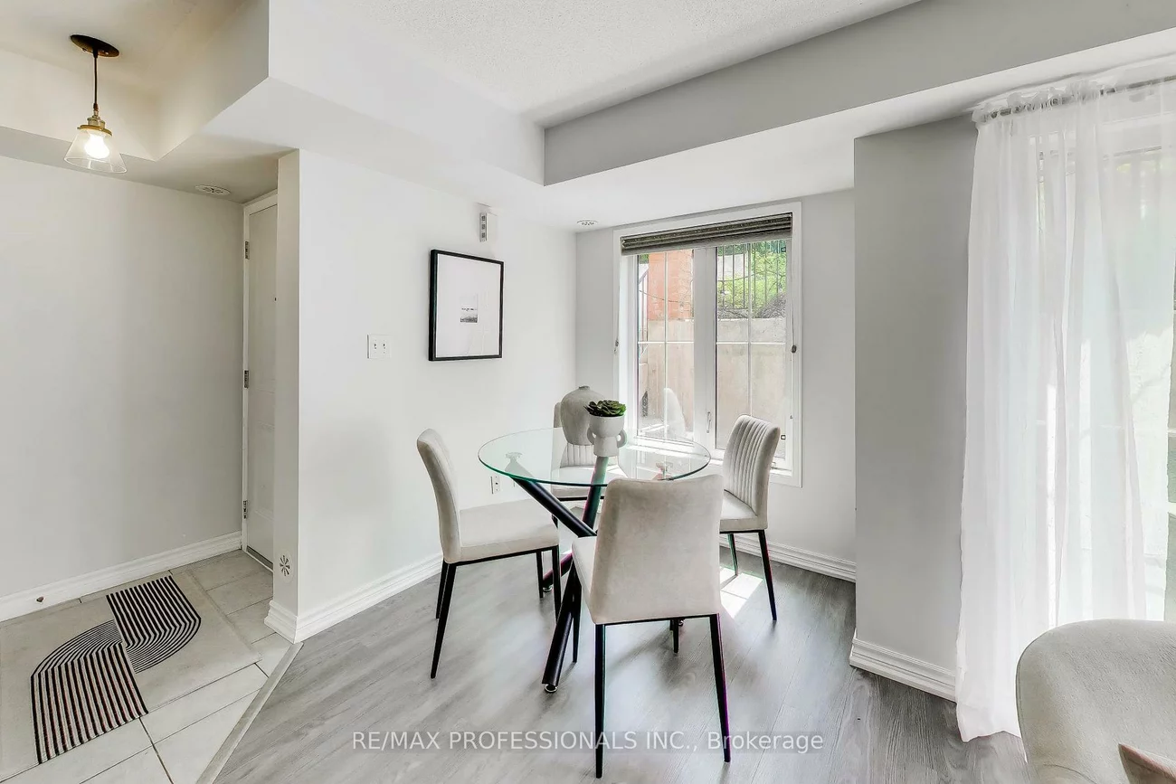 2460, Post, 1015 - RO River Oaks, Oakville