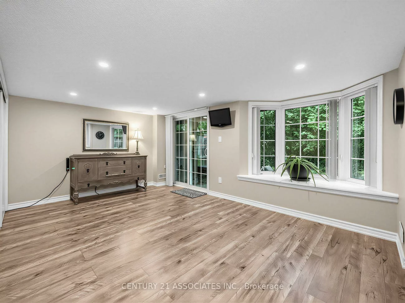 233, Duskywing, 1001 - BR Bronte, Oakville