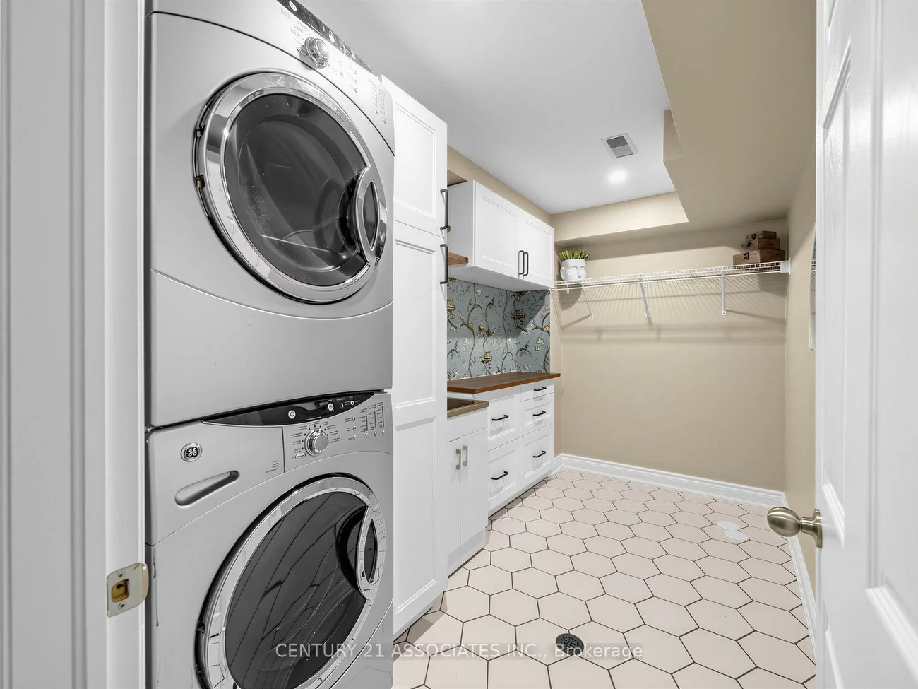 233, Duskywing, 1001 - BR Bronte, Oakville
