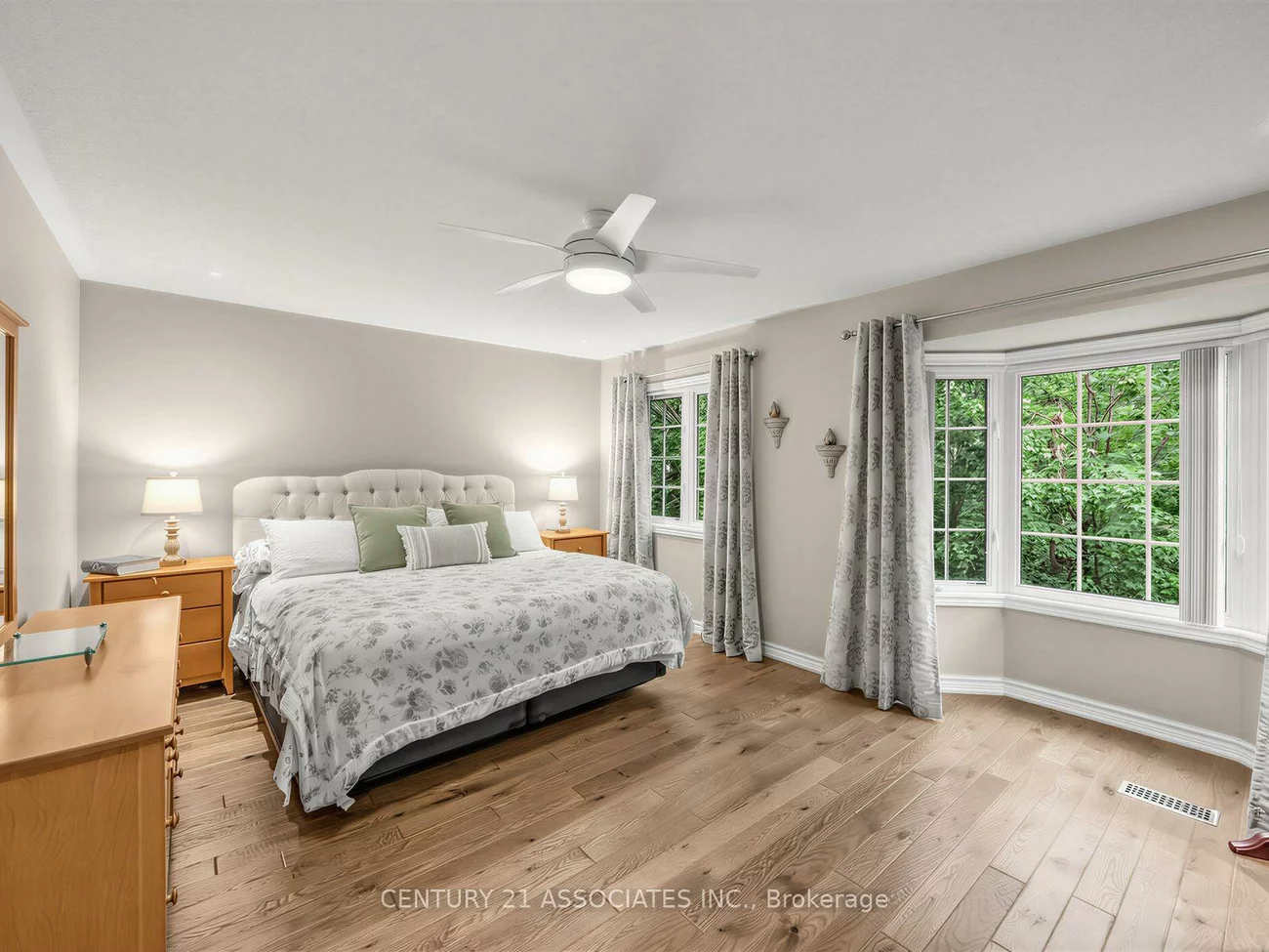 233, Duskywing, 1001 - BR Bronte, Oakville