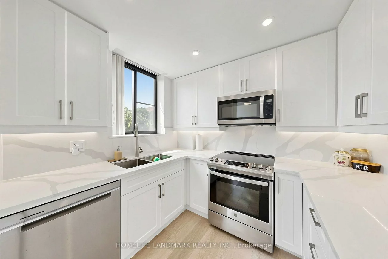 1230, Marlborough, 1003 - CP College Park, Oakville