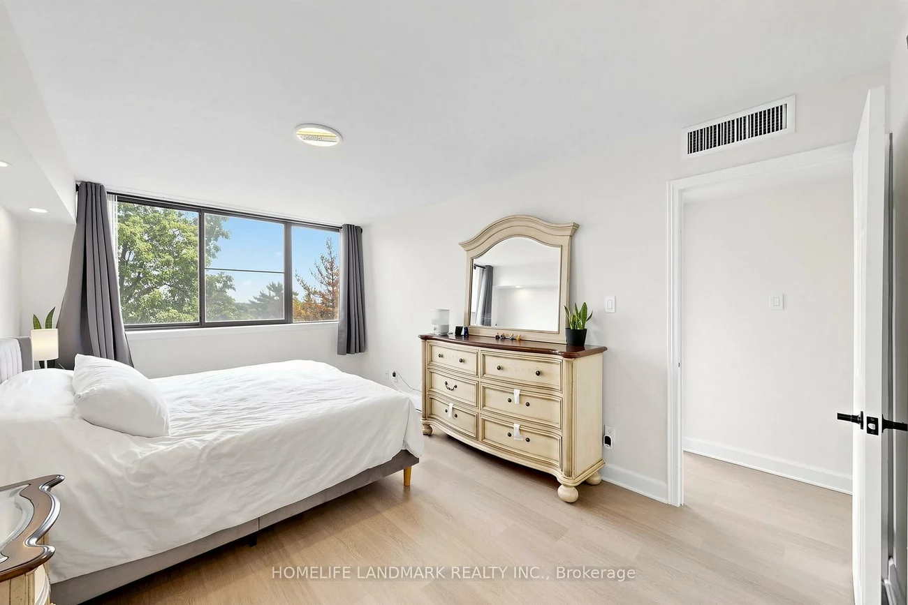 1230, Marlborough, 1003 - CP College Park, Oakville