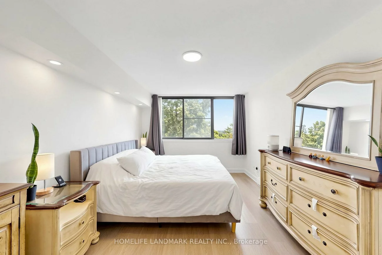 1230, Marlborough, 1003 - CP College Park, Oakville
