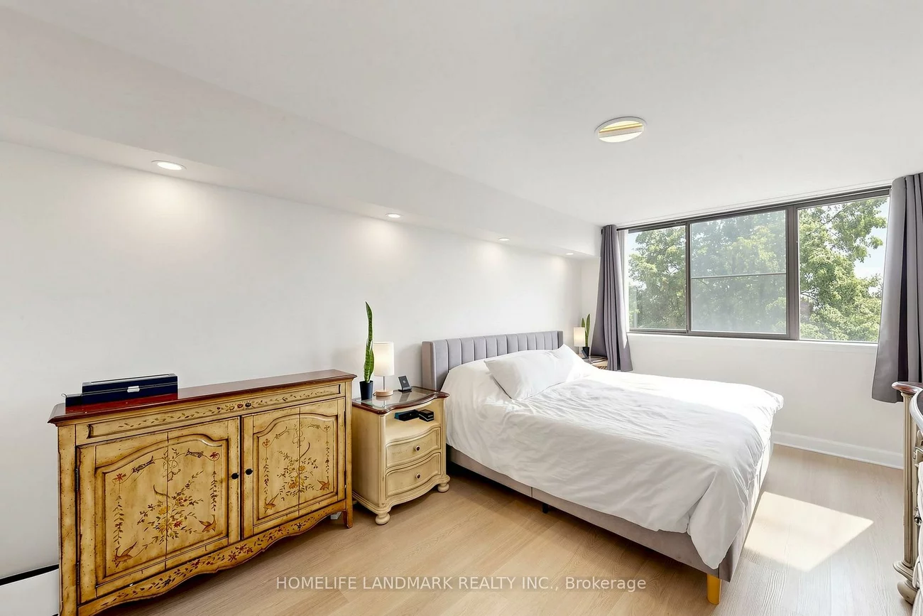1230, Marlborough, 1003 - CP College Park, Oakville