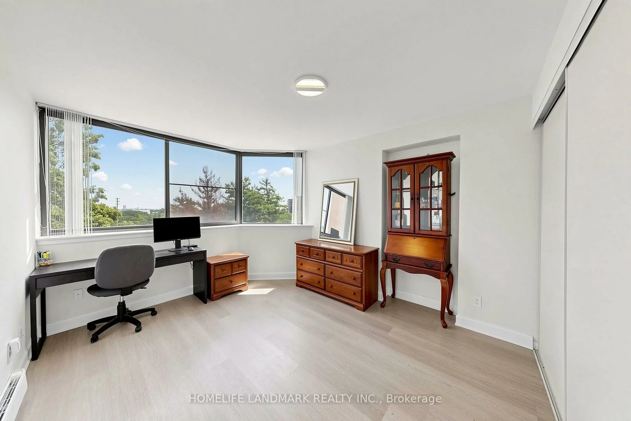 1230, Marlborough, 1003 - CP College Park, Oakville