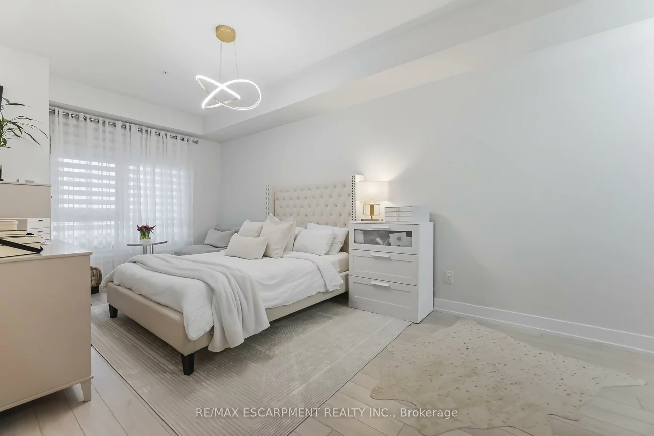 150, OAK PARK, 1015 - RO River Oaks, Oakville