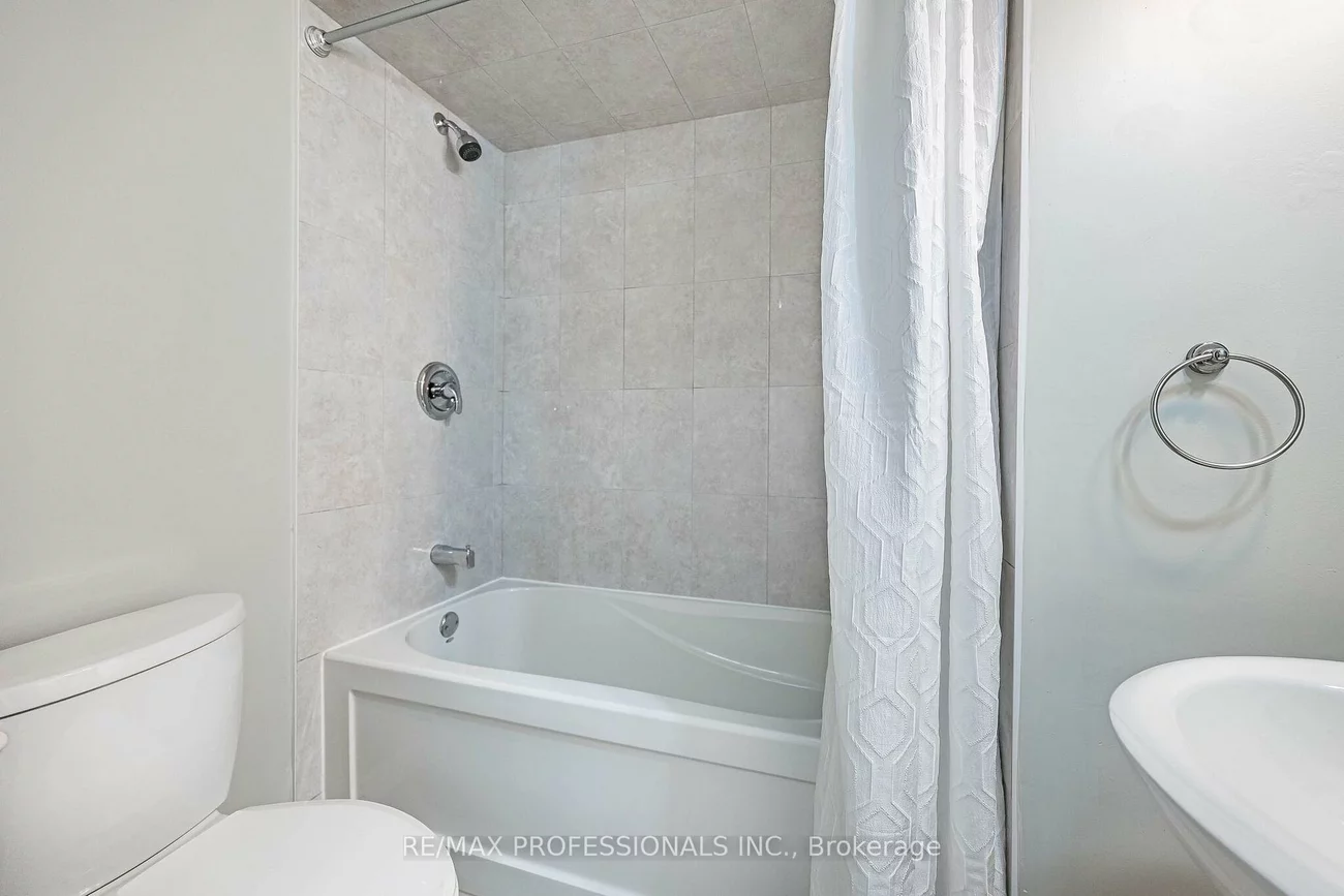 2004, Glenada, 1018 - WC Wedgewood Creek, Oakville