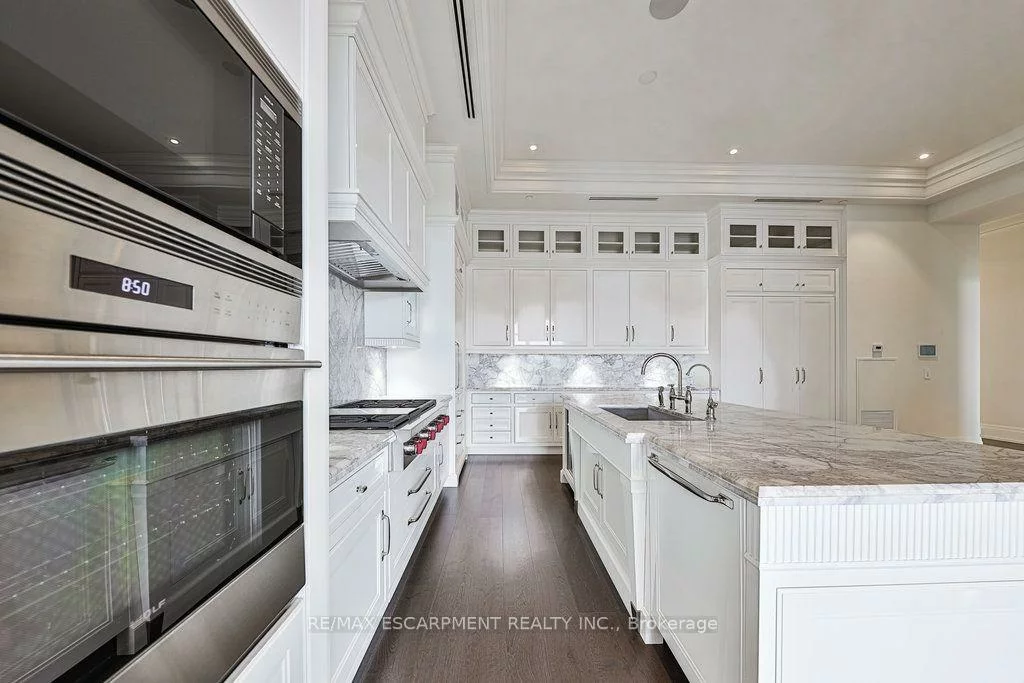 300, Randall, 1013 - OO Old Oakville, Oakville