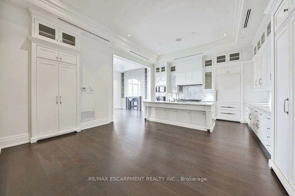 300, Randall, 1013 - OO Old Oakville, Oakville