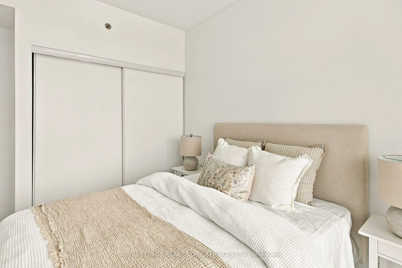 55, Speers, 1002 - CO Central, Oakville