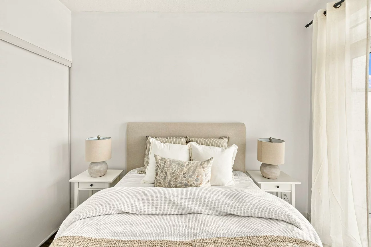55, Speers, 1002 - CO Central, Oakville