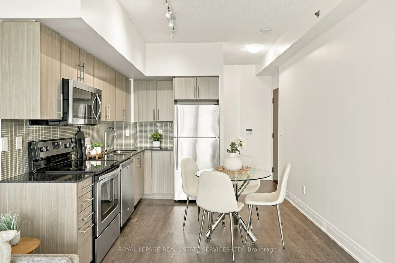 55, Speers, 1002 - CO Central, Oakville