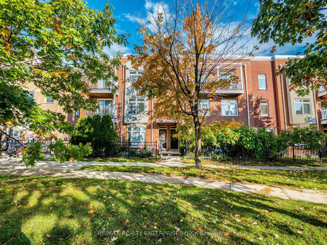 2386, Munn's, 1015 - RO River Oaks, Oakville