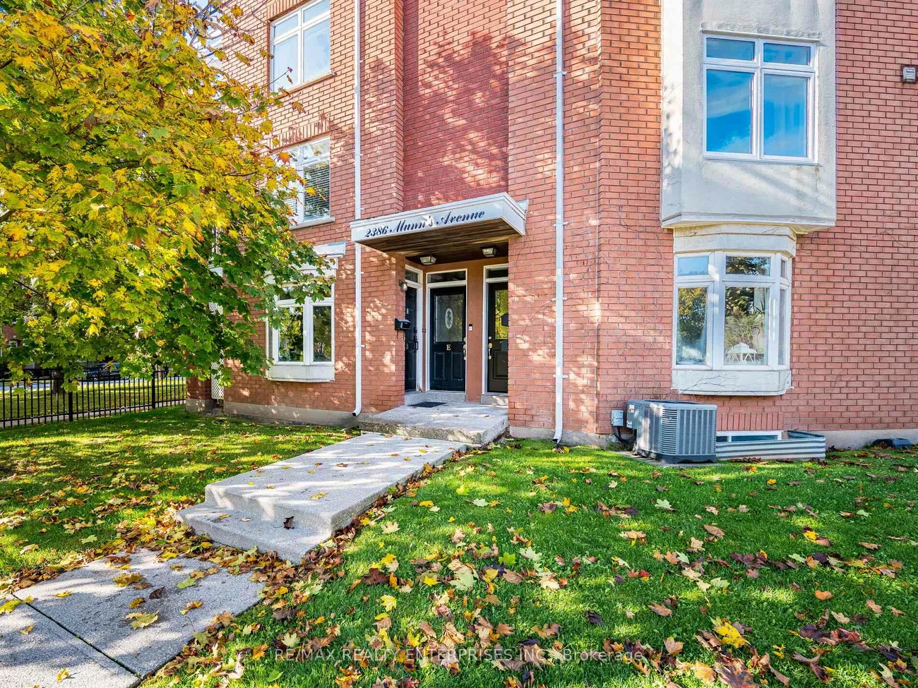 2386, Munn's, 1015 - RO River Oaks, Oakville