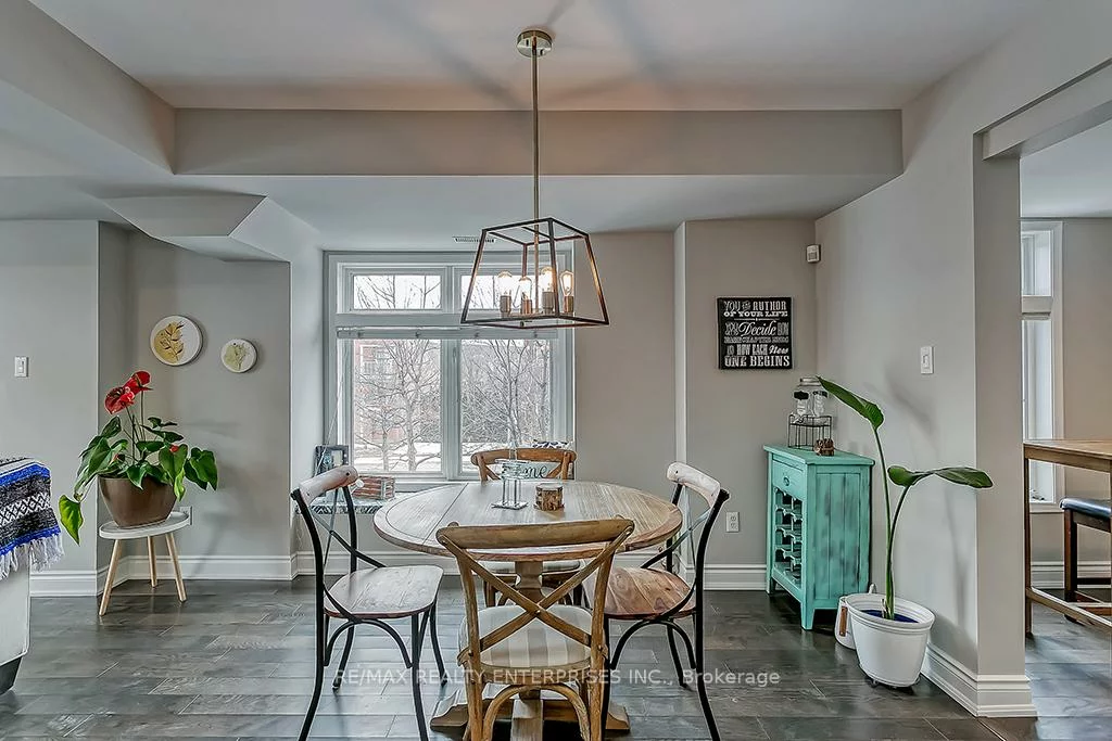 2386, Munn's, 1015 - RO River Oaks, Oakville