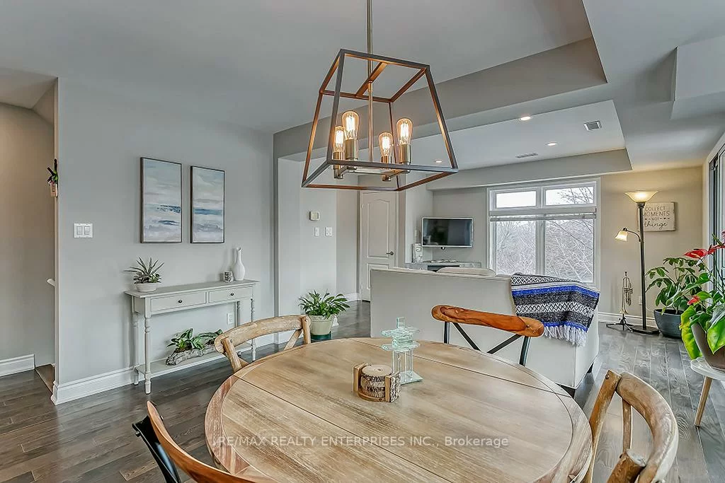 2386, Munn's, 1015 - RO River Oaks, Oakville