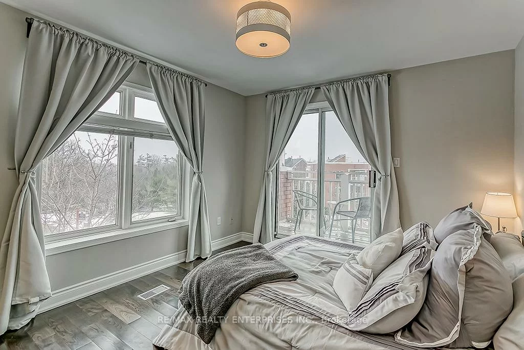 2386, Munn's, 1015 - RO River Oaks, Oakville