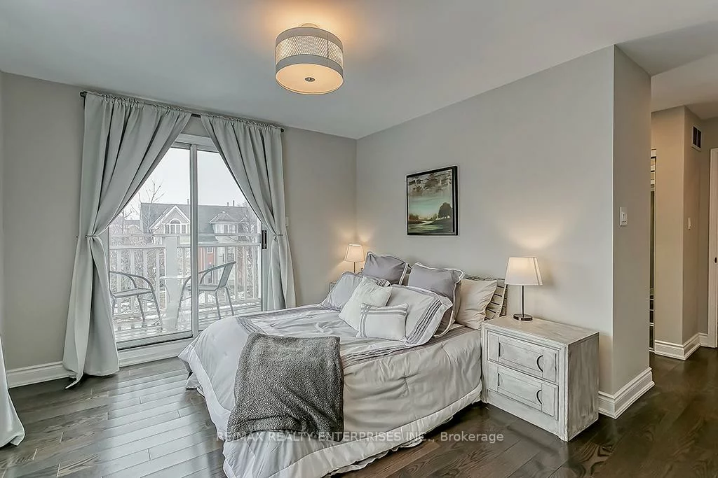 2386, Munn's, 1015 - RO River Oaks, Oakville