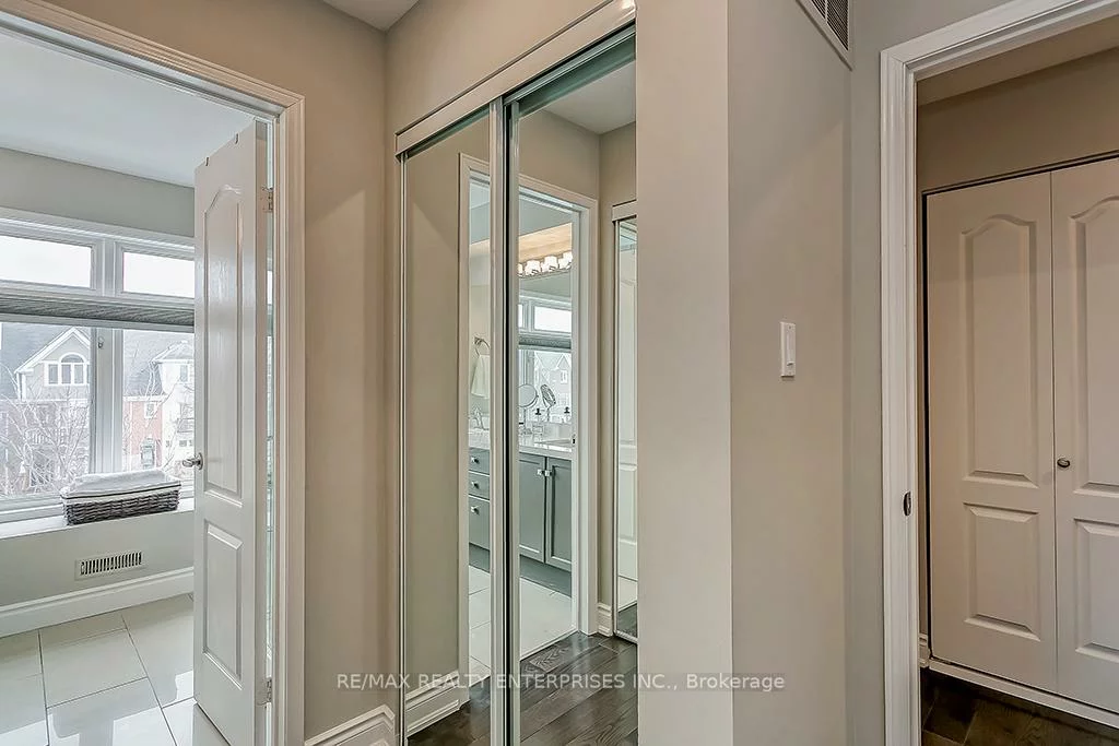 2386, Munn's, 1015 - RO River Oaks, Oakville