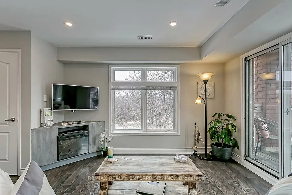 2386, Munn's, 1015 - RO River Oaks, Oakville