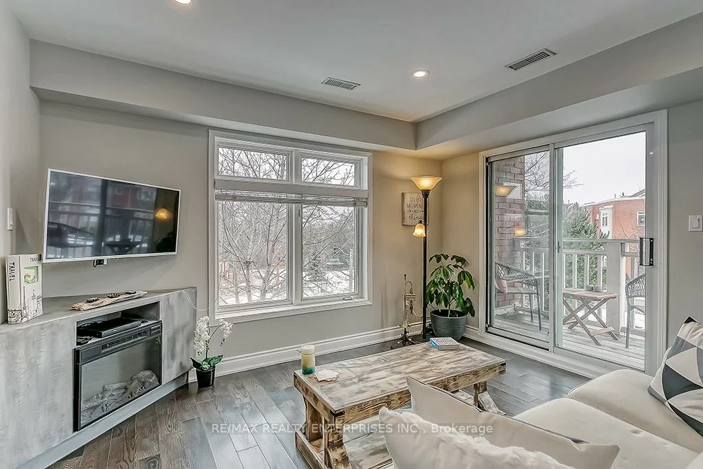 2386, Munn's, 1015 - RO River Oaks, Oakville