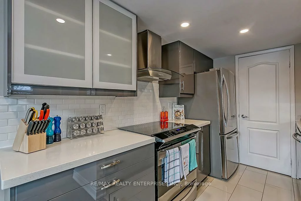 2386, Munn's, 1015 - RO River Oaks, Oakville