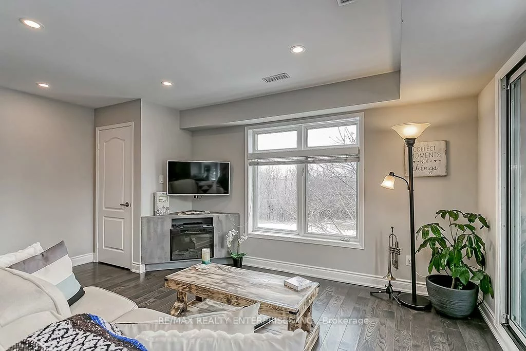 2386, Munn's, 1015 - RO River Oaks, Oakville