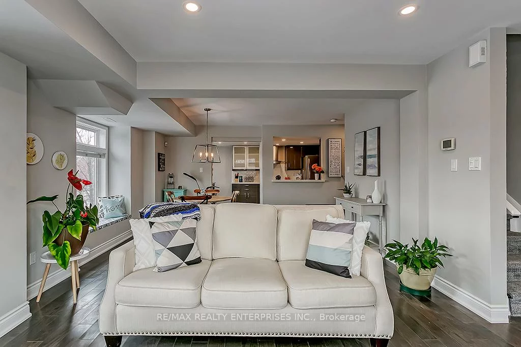 2386, Munn's, 1015 - RO River Oaks, Oakville