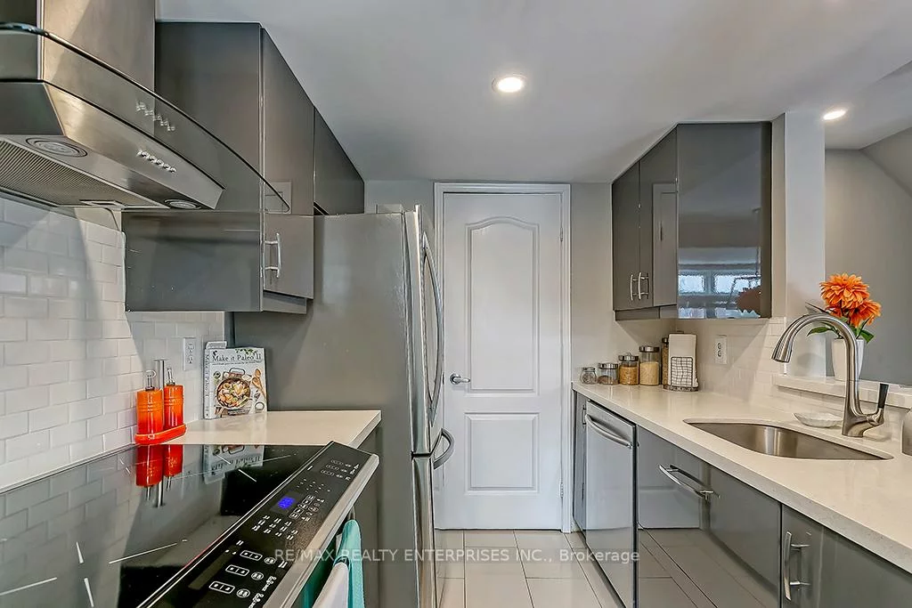 2386, Munn's, 1015 - RO River Oaks, Oakville