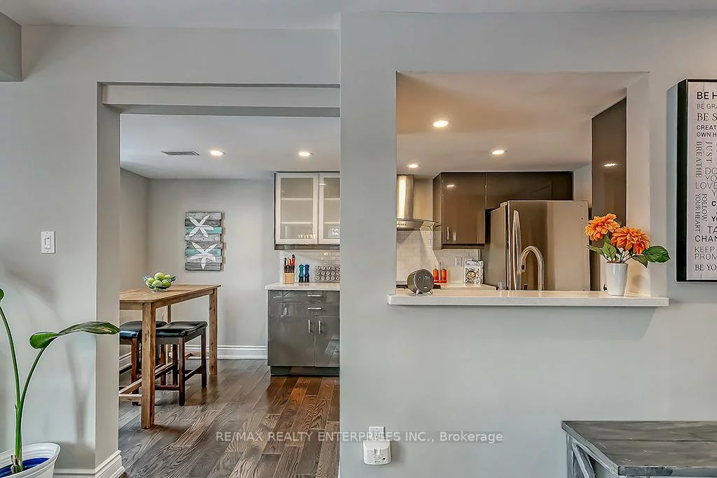 2386, Munn's, 1015 - RO River Oaks, Oakville