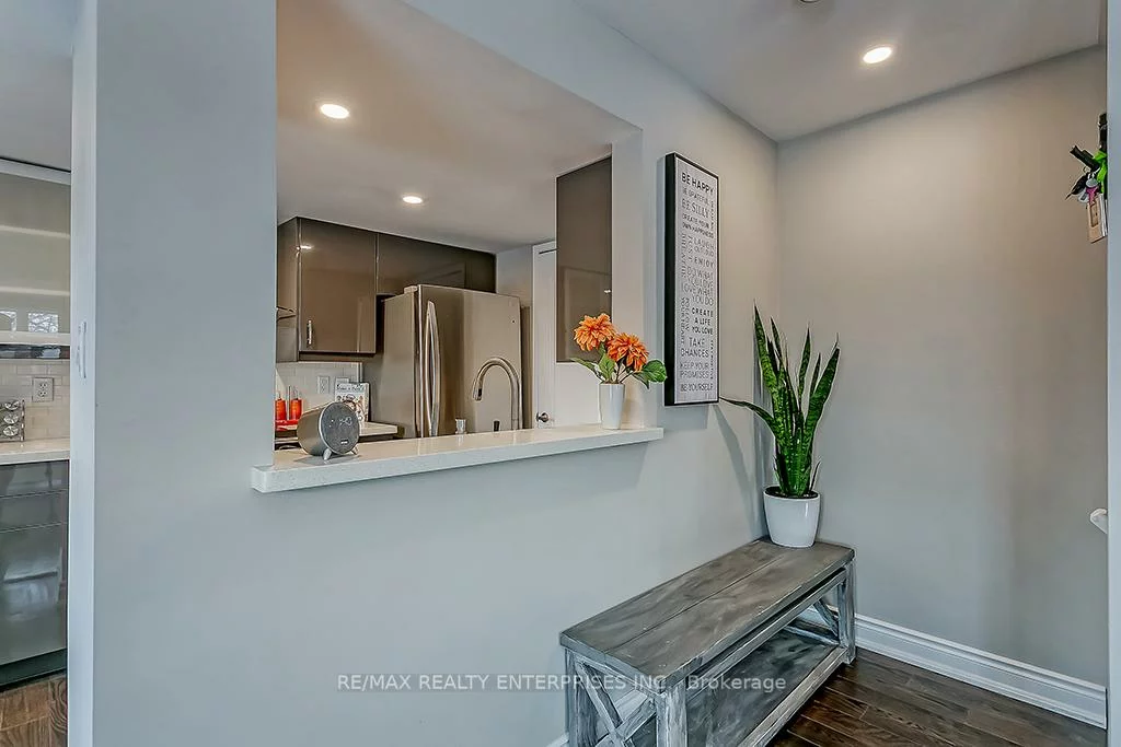 2386, Munn's, 1015 - RO River Oaks, Oakville