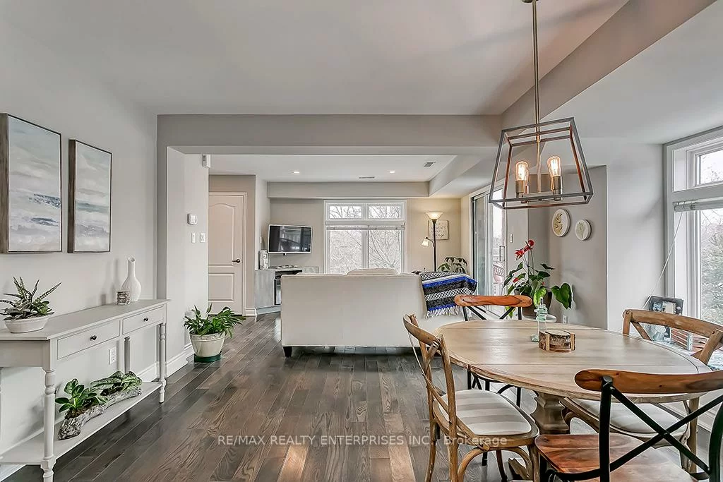 2386, Munn's, 1015 - RO River Oaks, Oakville