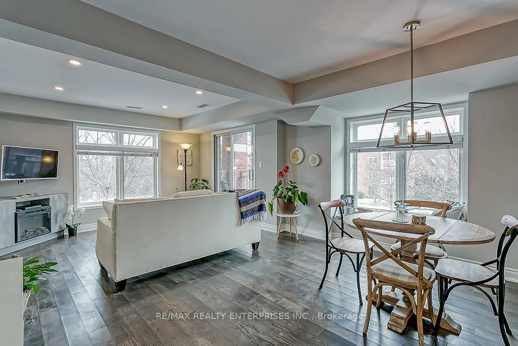 2386, Munn's, 1015 - RO River Oaks, Oakville