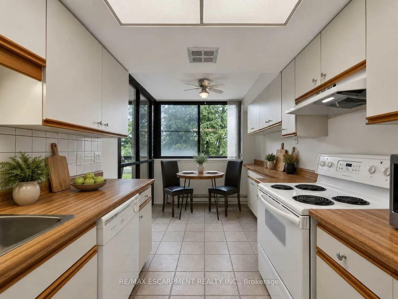 1230, Marlborough, 1003 - CP College Park, Oakville